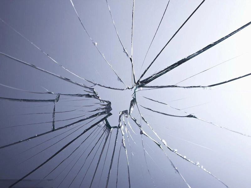 열 강화 유리가 자발적으로 깨질까요?