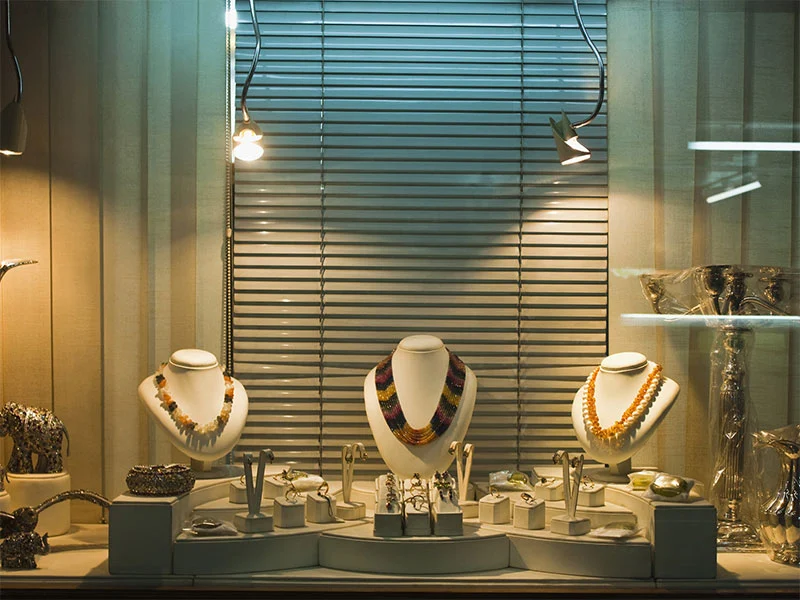 일반 유리에 비해 방탄 유리의 장점은 무엇입니까