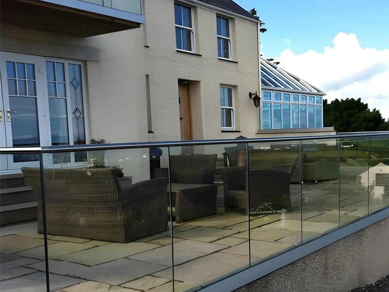 강화 유리 안전 유리입니까?