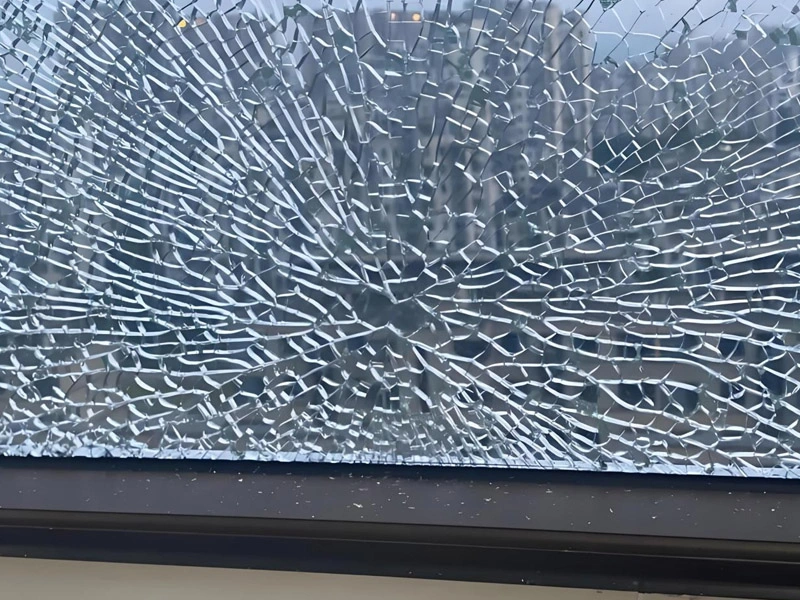 강화 유리의 자발적인 파손의 이유