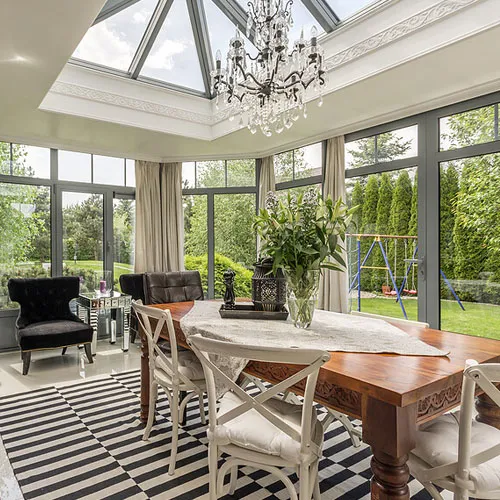 Sunrooms는 겨울에는 따뜻하고 여름에는 시원합니다.